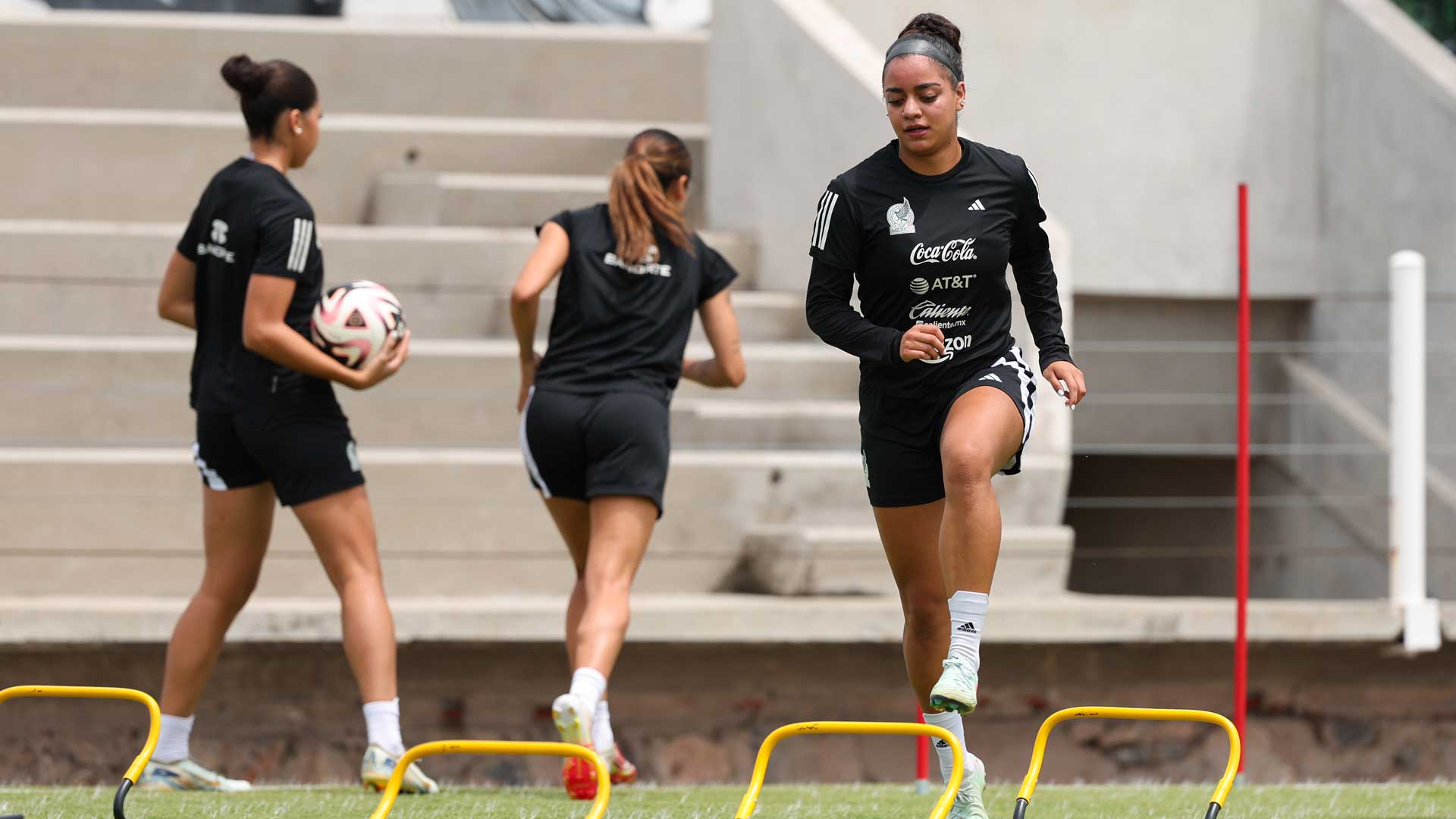 El Tri Femenil ya trabaja en Puebla con plantel completo y Pedro López afina la puntería ante Uruguay